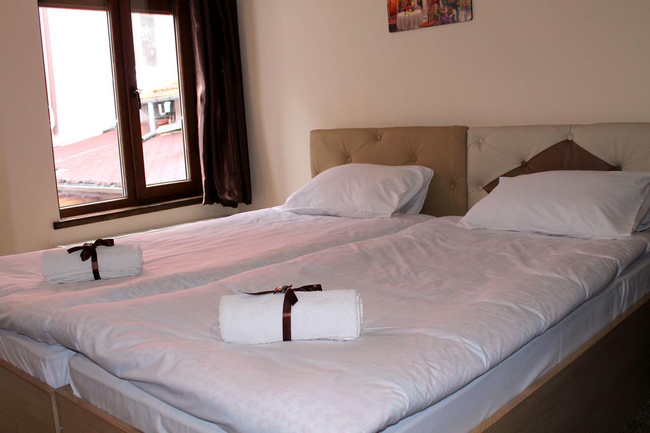 Family Hotel Square Ruse Exterior foto
